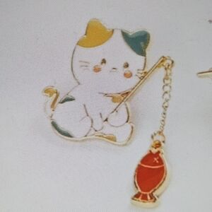 Adorable Cat Enamel Pin with Fishing Rod - Gold, White, Red, Green